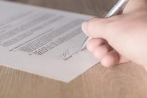 formalisme refus renouvellement bail commercial signification par huissier